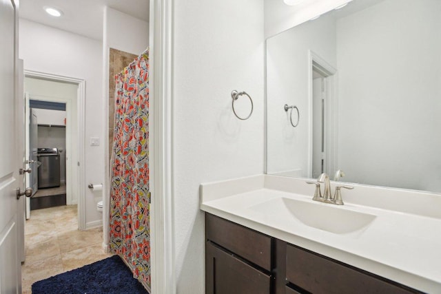 full bath featuring toilet, a shower with curtain, and vanity