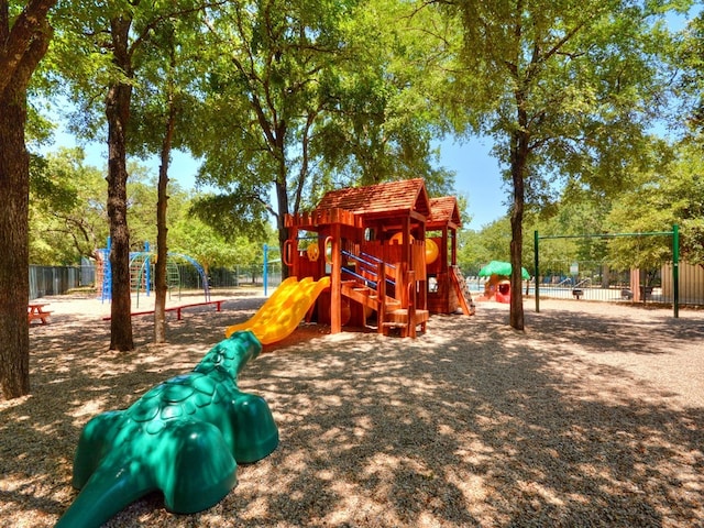 5412 Moon Shadow Dr, Austin, TX 78735 - community play area featuring fence