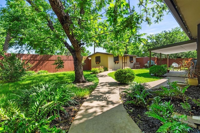 view of yard featuring a fenced backyard and an outbuilding