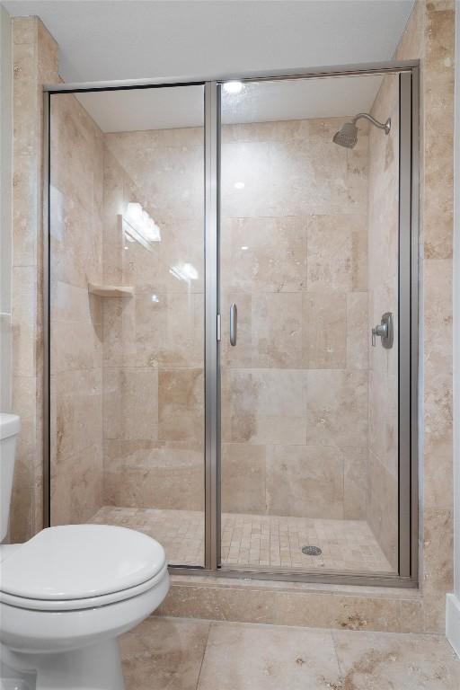 6405 Danwood Dr, Austin, TX 78759 - full bath featuring toilet and a shower stall