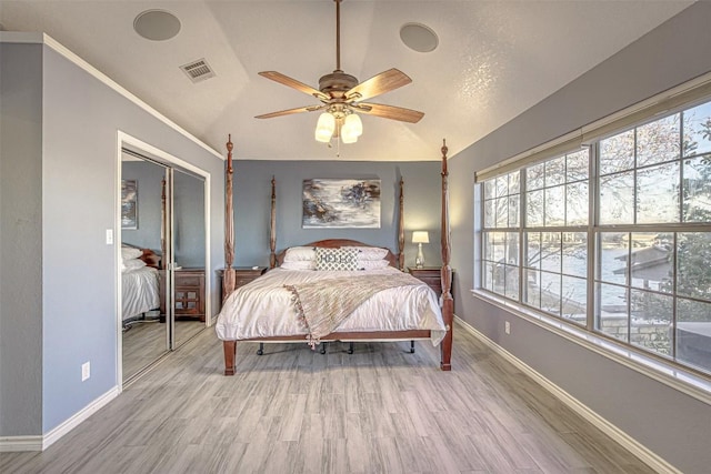 609 E Briarway Dr, Granite Shoals, TX 78654 - bedroom with visible vents, vaulted ceiling, wood finished floors, and baseboards