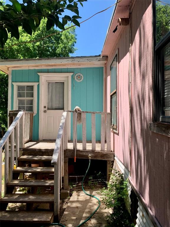 4811 Santa Anna St, Austin, TX 78721 - view of doorway to property