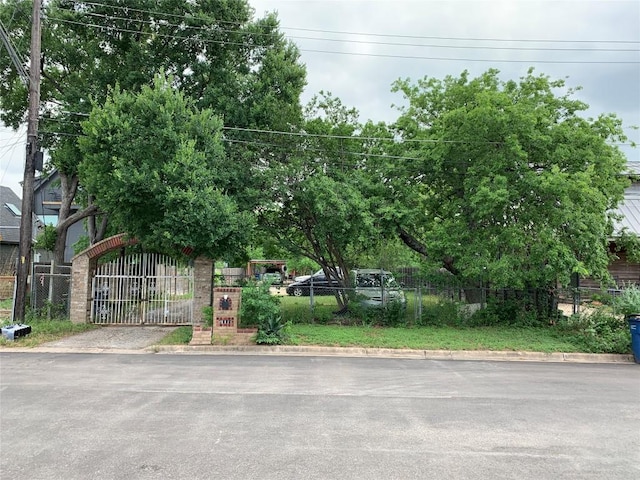 4811 Santa Anna St, Austin, TX 78721 - view of road with a gate and curbs