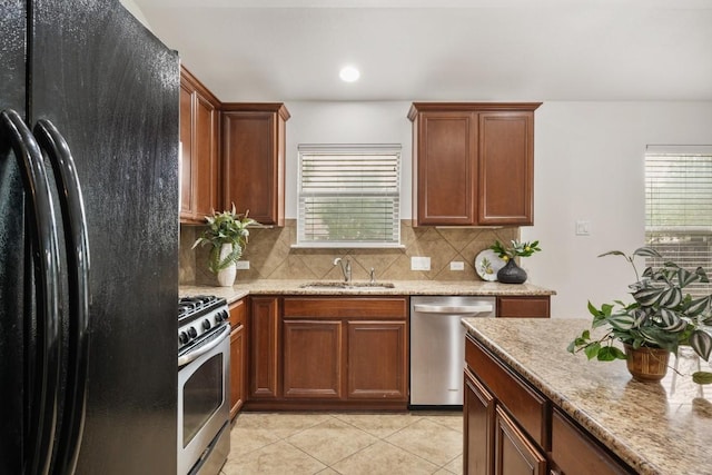 155 San Miniato St, Georgetown, TX 78628 - kitchen with stainless steel appliances, a sink, backsplash, light tile patterned flooring, and recessed lighting