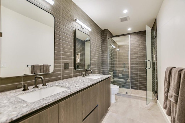 84 E Ave Unit 3909, Austin, TX 78701 - bathroom featuring toilet, tile patterned flooring, a sink, and visible vents
