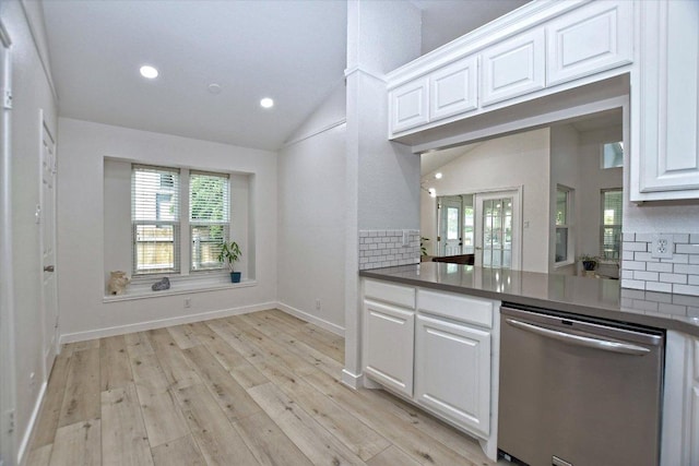 2208 Mimosa Trl, Round Rock, TX 78664 - kitchen featuring light wood finished floors, decorative backsplash, a healthy amount of sunlight, vaulted ceiling, and dishwasher