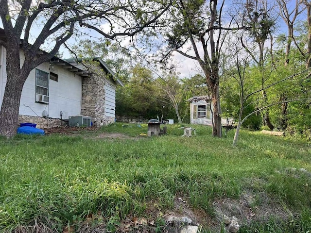 11014 W Lake Terrace Dr, Jonestown, TX 78645 - view of yard with central AC