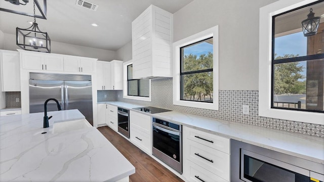 725 Winding Vw, New Braunfels, TX 78132 - kitchen featuring built in appliances, visible vents, plenty of natural light, and a sink