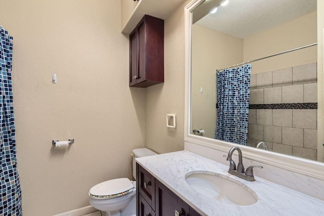 full bath featuring a shower with curtain, vanity, toilet, baseboards, and a textured ceiling