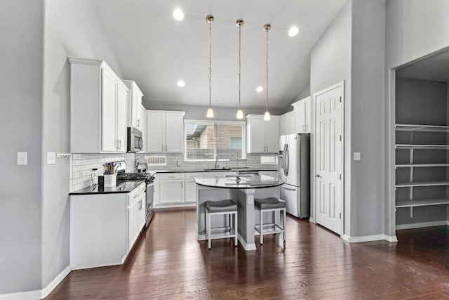 1401 Clearwing Cir, Georgetown, TX 78626 - kitchen with stainless steel appliances, a sink, decorative backsplash, a center island, and a breakfast bar