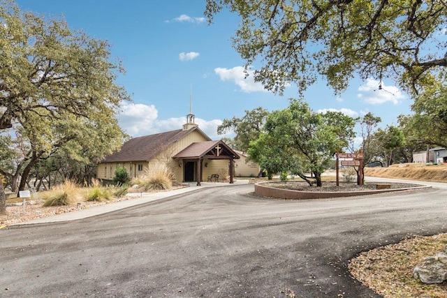 view of front of home with driveway