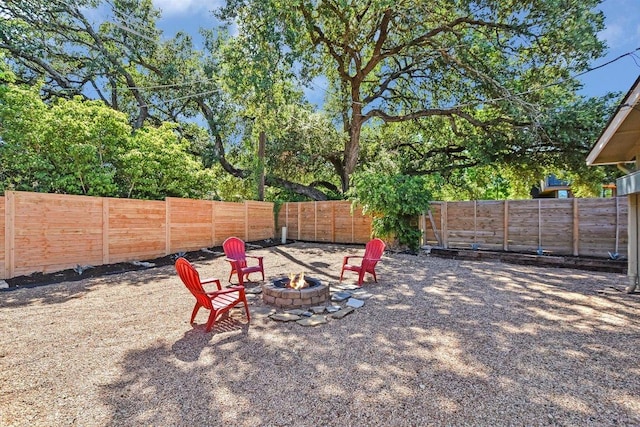 view of yard featuring a fenced backyard and an outdoor fire pit