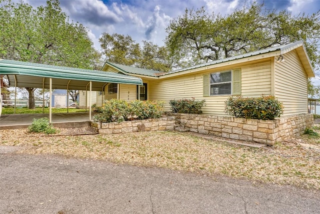 1833 Highland Dr, Marble Falls, TX 78654 - ranch-style home featuring metal roof