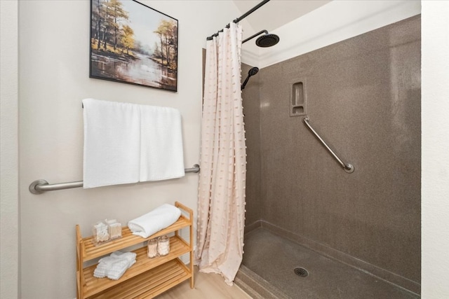 231 Skinner, Kyle, TX 78640 - full bathroom featuring a shower with curtain