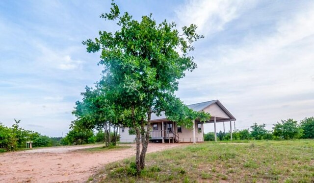 121 Hudson Rd, Smithville, TX 78957 - view of front of home featuring dirt driveway