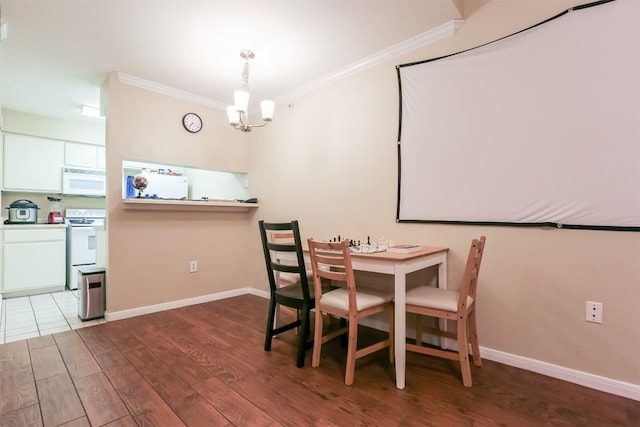 501 W 26th St Unit 312, Austin, TX 78705 - dining space featuring crown molding, a chandelier, and wood finished floors