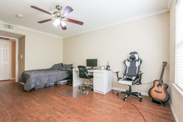 501 W 26th St Unit 312, Austin, TX 78705 - bedroom with wood finished floors, an office area, ornamental molding, and ceiling fan