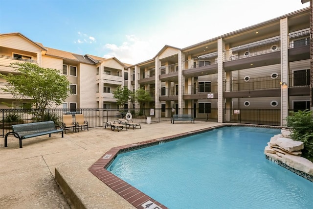 501 W 26th St Unit 312, Austin, TX 78705 - community pool with a patio