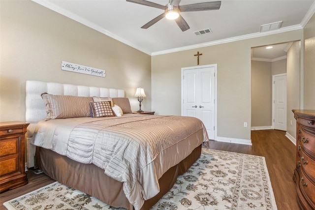 104 Emory Peak Trl, Georgetown, TX 78633 - bedroom with wood finished floors, ornamental molding, a closet, and ceiling fan