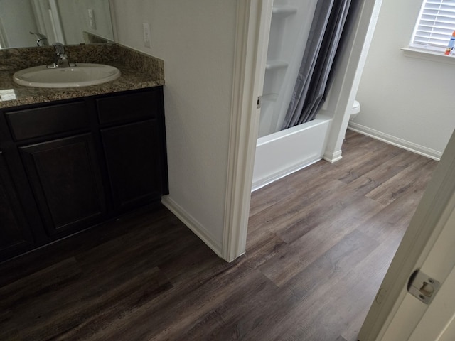 1337 Violet Ln, Kyle, TX 78640 - bathroom with vanity, toilet, baseboards, shower / bath combo with shower curtain, and wood finished floors