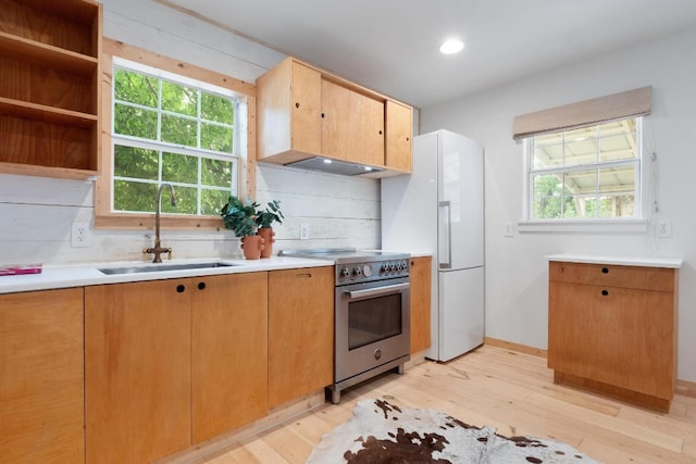 1405 Cometa St, Austin, TX 78721 - kitchen with high end stove, light wood-type flooring, healthy amount of natural light, and recessed lighting
