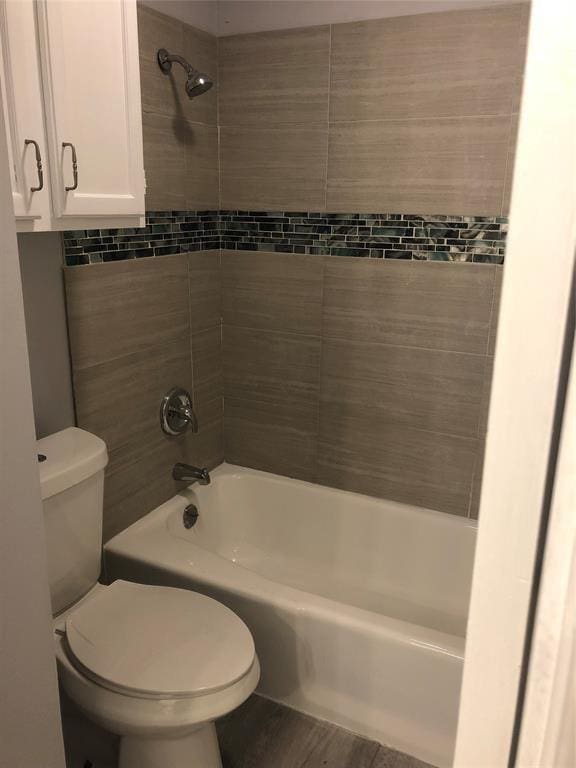 2815 Rio Grande St Unit 201, Austin, TX 78705 - full bathroom with toilet and bathtub / shower combination