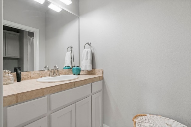 full bathroom featuring vanity