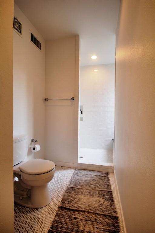 full bath with visible vents, recessed lighting, tile patterned flooring, and toilet