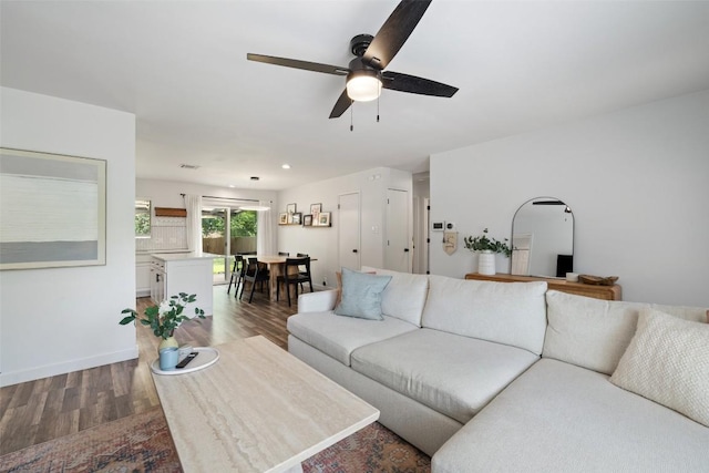 living area featuring baseboards, a ceiling fan, wood finished floors, and recessed lighting
