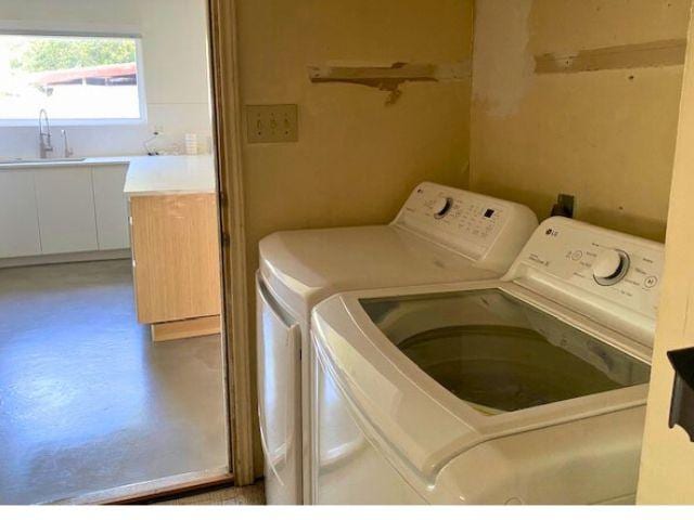 4307 Glenover, San Antonio, TX 78217 - laundry area with washing machine and dryer and a sink