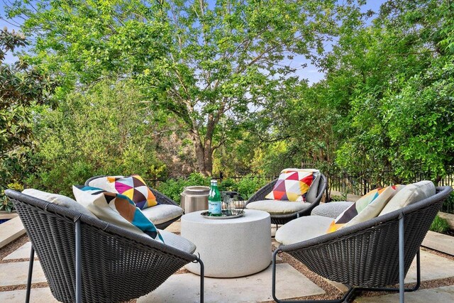 7921 W Rim Dr, Austin, TX 78731 - view of patio / terrace featuring outdoor lounge area