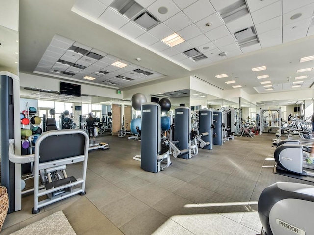 exercise room with visible vents and a drop ceiling