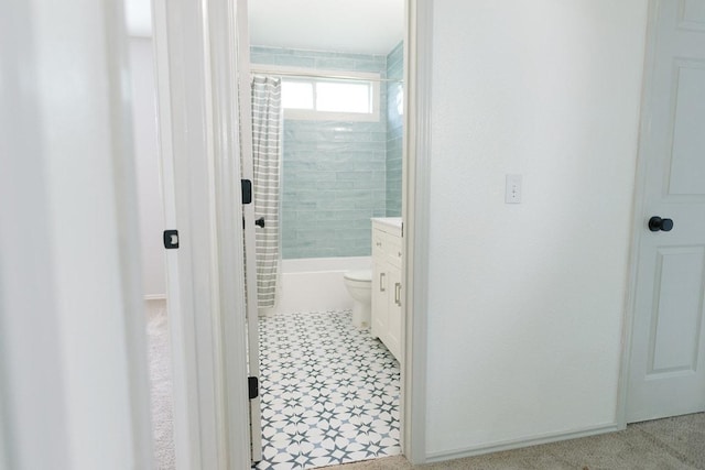 5711 Steven Creek Way, Austin, TX 78721 - bathroom with shower / bath combo