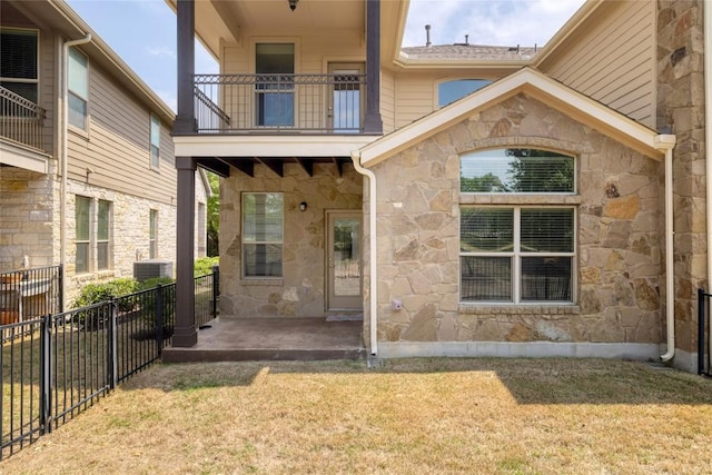 7300 Colina Vis Unit B, Austin, TX 78750 - entrance to property with stone siding, a balcony, and central AC unit