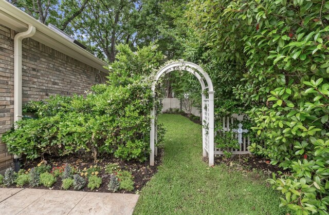 1901 Plantation Ct, Round Rock, TX 78681 - view of yard
