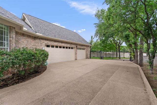 1901 Plantation Ct, Round Rock, TX 78681 - garage with driveway