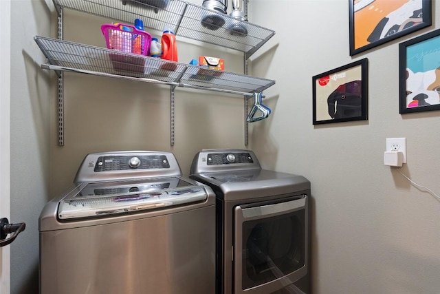 6006 Seville Dr, Austin, TX 78724 - laundry area featuring washer and dryer