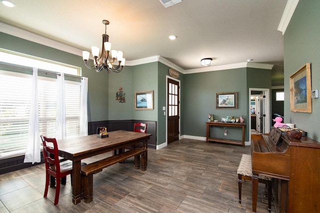 1066 Vista Dr, Salado, TX 76571 - dining area featuring a chandelier, ornamental molding, and recessed lighting