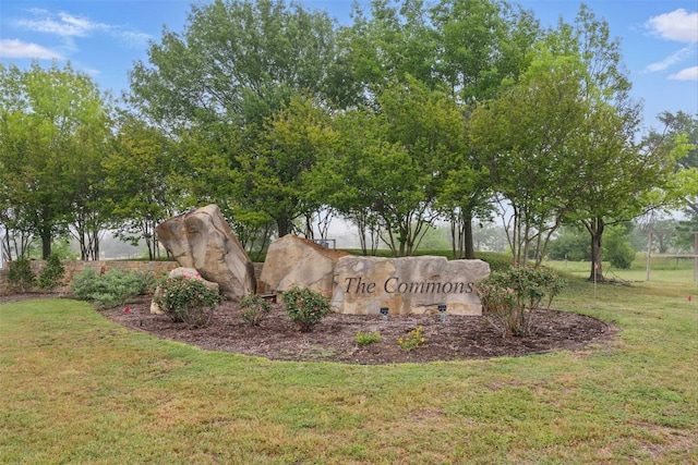 community sign with a lawn