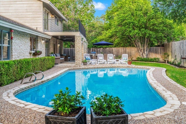 10601 Spicewood Pkwy, Austin, TX 78750 - view of pool with a fenced backyard, a patio area, outdoor lounge area, and a ceiling fan