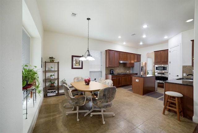tiled dining area with a sink, a notable chandelier, recessed lighting, and visible vents