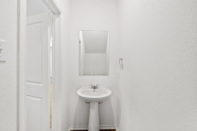 182 Geode Gln, Maxwell, TX 78656 - bathroom with a textured wall