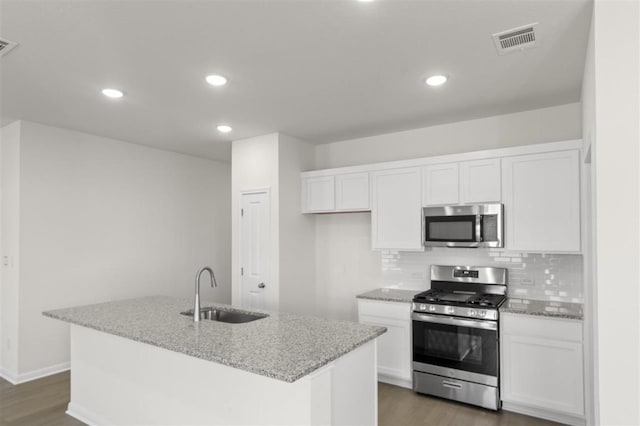 kitchen featuring dark wood-style flooring, visible vents, a sink, white cabinets, and stainless steel appliances