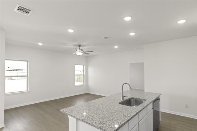 kitchen featuring ceiling fan, dark wood-style flooring, visible vents, stainless steel dishwasher, and a sink