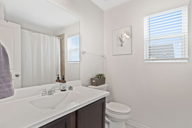 full bath with vanity, a shower with shower curtain, and toilet