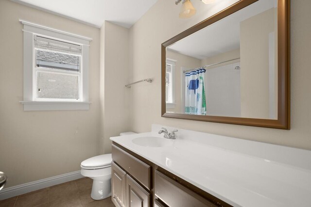 9417 Hopeland Dr, Austin, TX 78749 - full bathroom featuring toilet, vanity, baseboards, tile patterned floors, and curtained shower