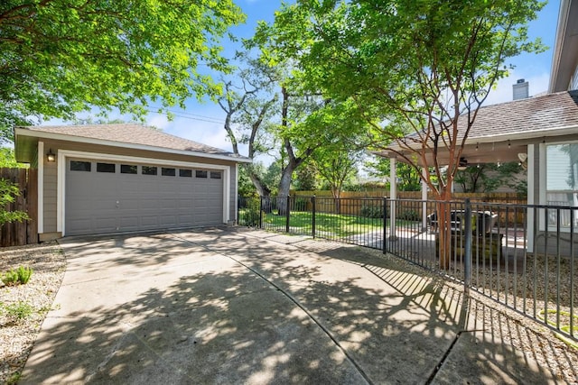 9417 Hopeland Dr, Austin, TX 78749 - detached garage featuring fence