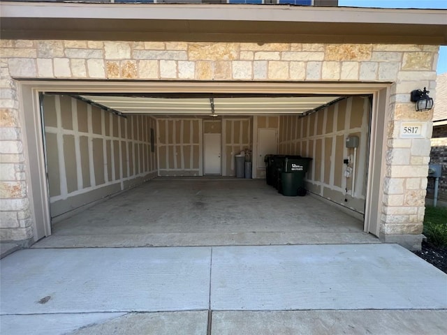 5817 Scenic Lake Dr, Georgetown, TX 78626 - view of garage