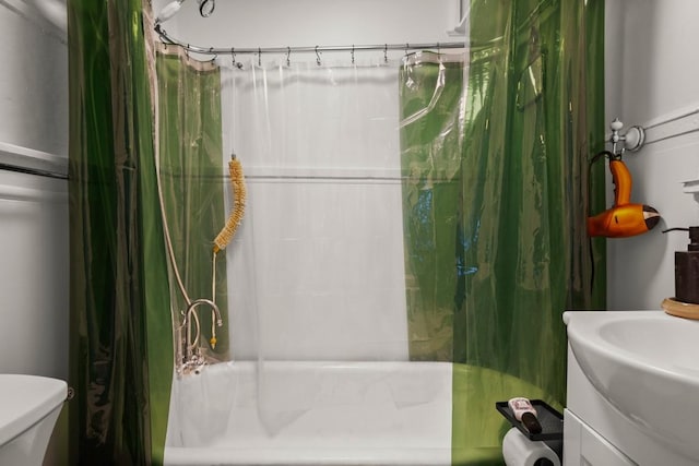 642 Tillery St, Austin, TX 78702 - full bathroom with toilet, shower / tub combo with curtain, and vanity