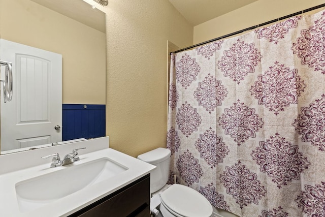 12717 Casting Dr, Manor, TX 78653 - bathroom featuring vanity, a shower with shower curtain, and a textured wall